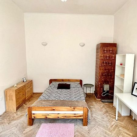Nice Bedroom Near The Bus And Train Station Cracóvia Exterior foto