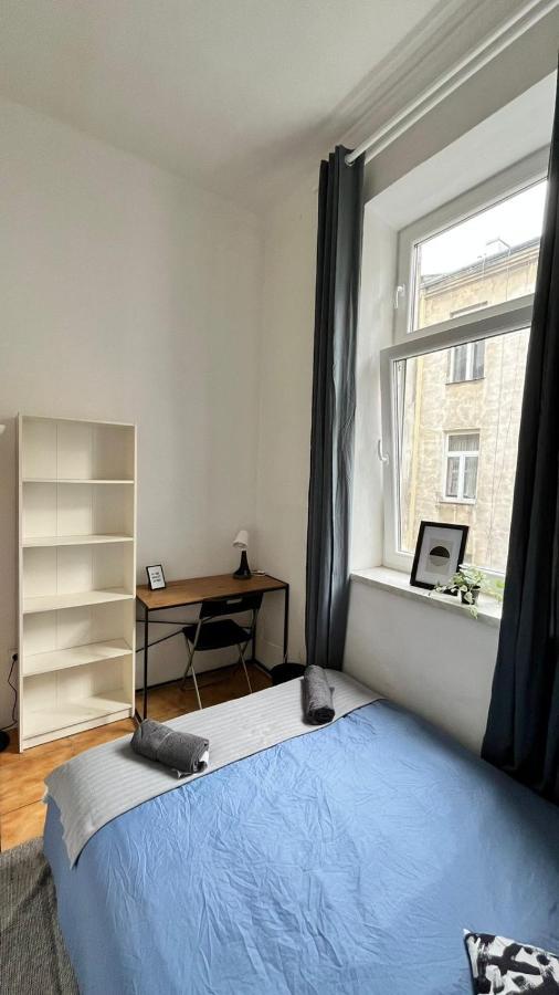 Nice Bedroom Near The Bus And Train Station Cracóvia Exterior foto