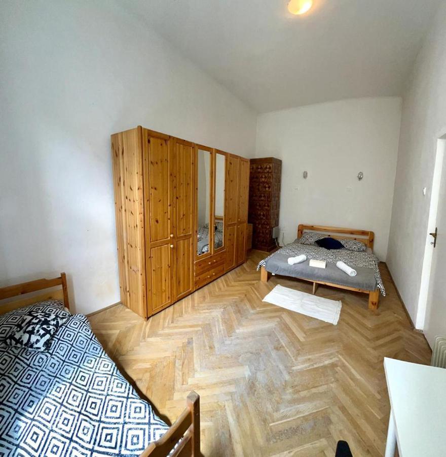 Nice Bedroom Near The Bus And Train Station Cracóvia Exterior foto