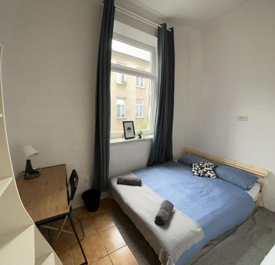 Nice Bedroom Near The Bus And Train Station Cracóvia Exterior foto
