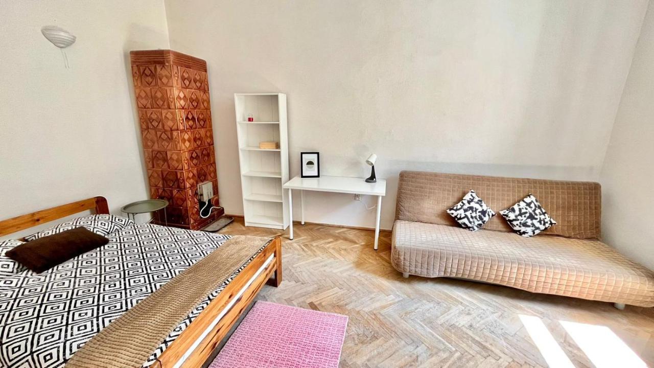 Nice Bedroom Near The Bus And Train Station Cracóvia Exterior foto